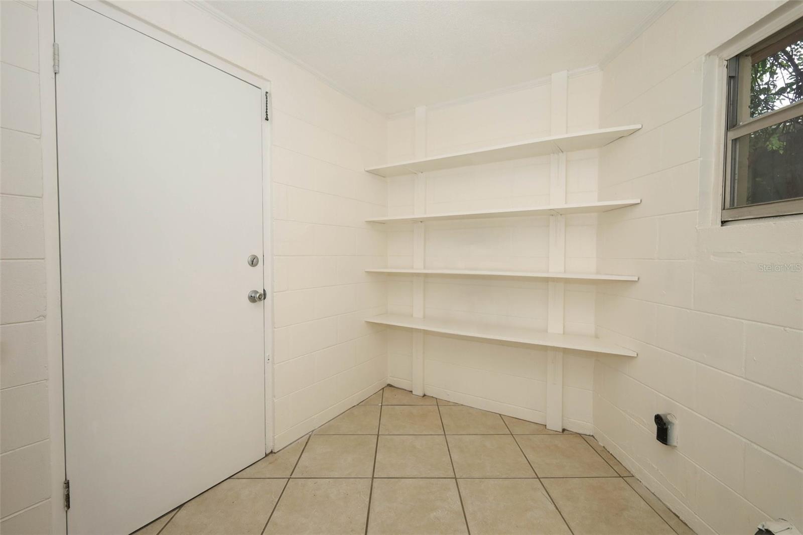 Image 10 of 37 For 912 La Salle Avenue