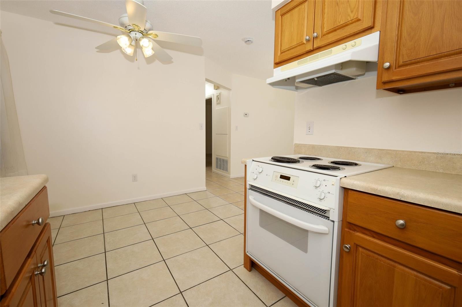 Image 12 of 37 For 912 La Salle Avenue