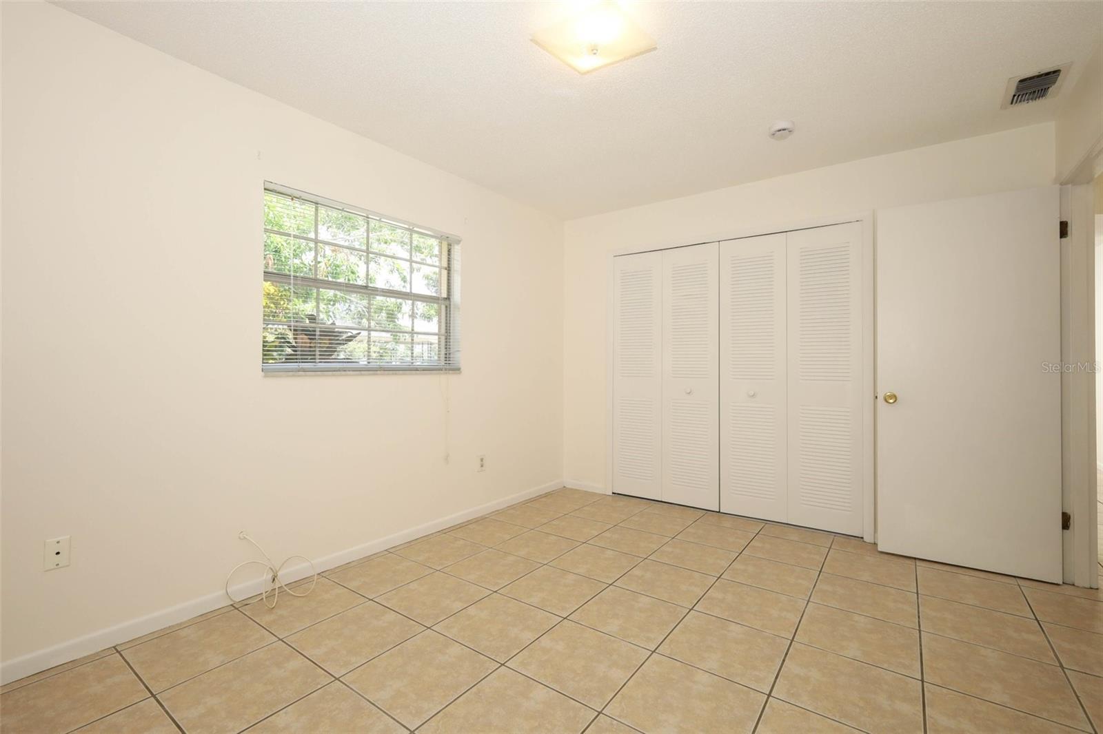 Image 15 of 37 For 912 La Salle Avenue