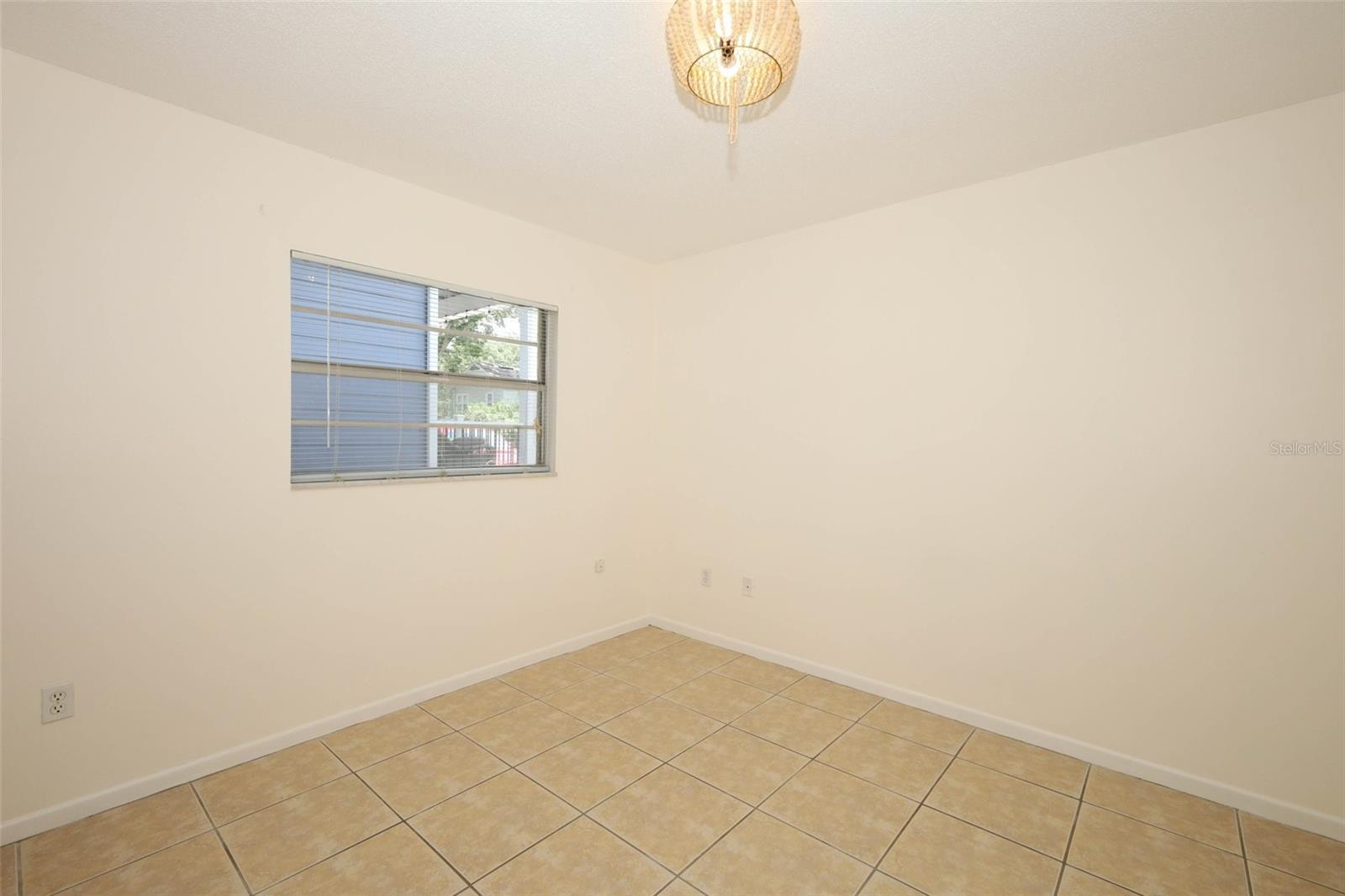 Image 18 of 37 For 912 La Salle Avenue