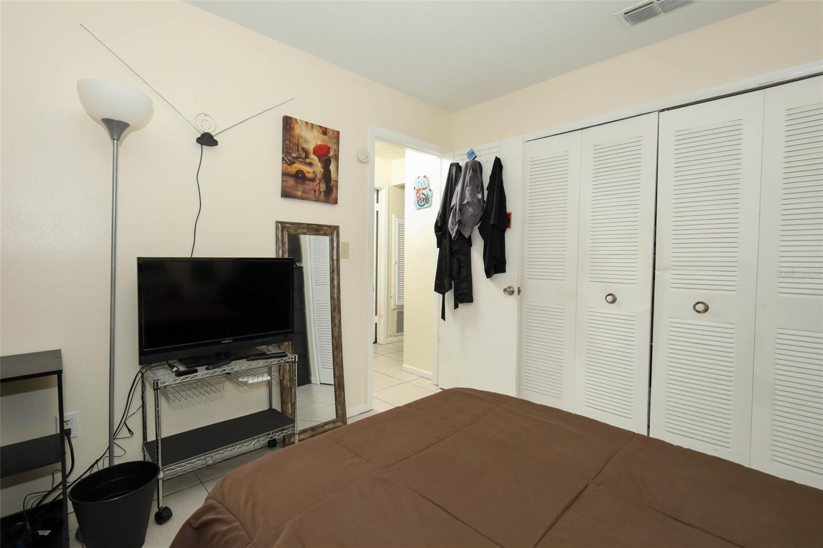 Image 33 of 37 For 912 La Salle Avenue