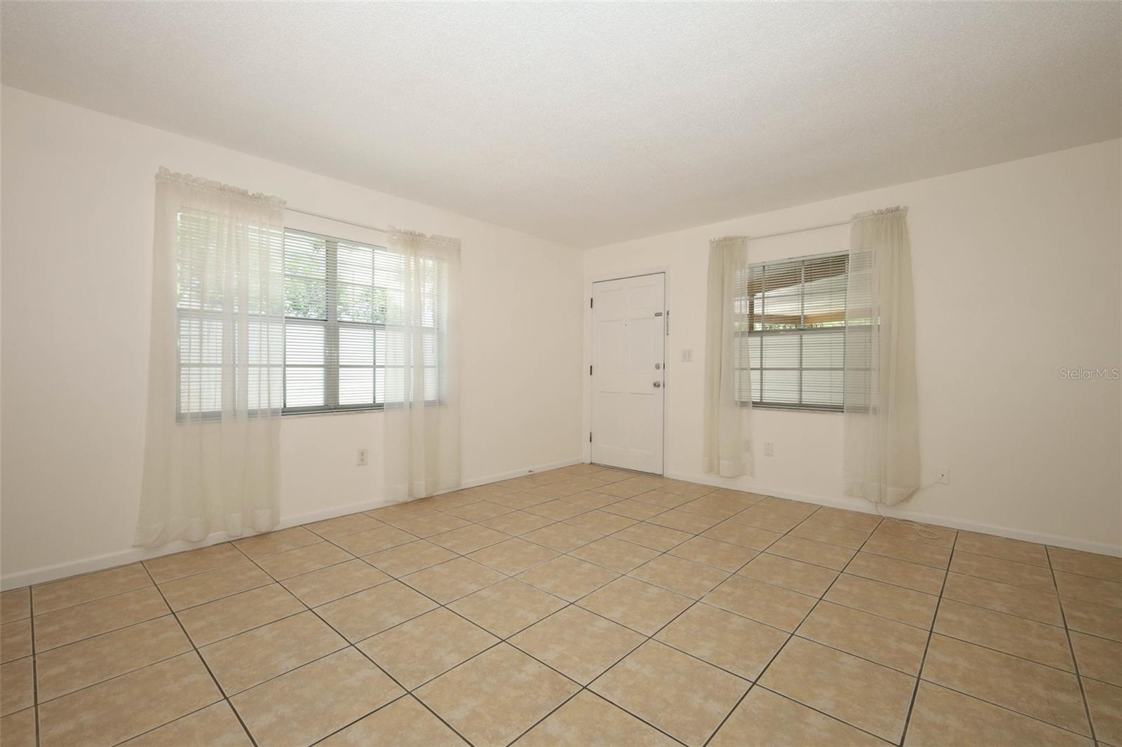 Image 4 of 37 For 912 La Salle Avenue