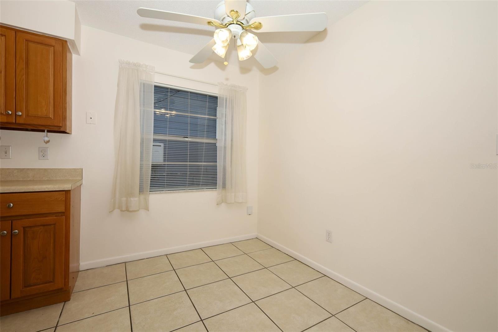 Image 8 of 37 For 912 La Salle Avenue