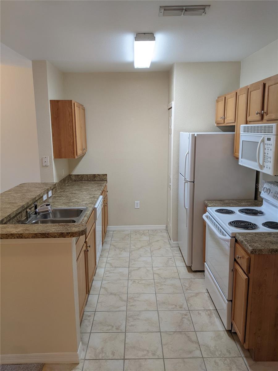 Image 5 of 18 For 5550 Michigan Street 3308
