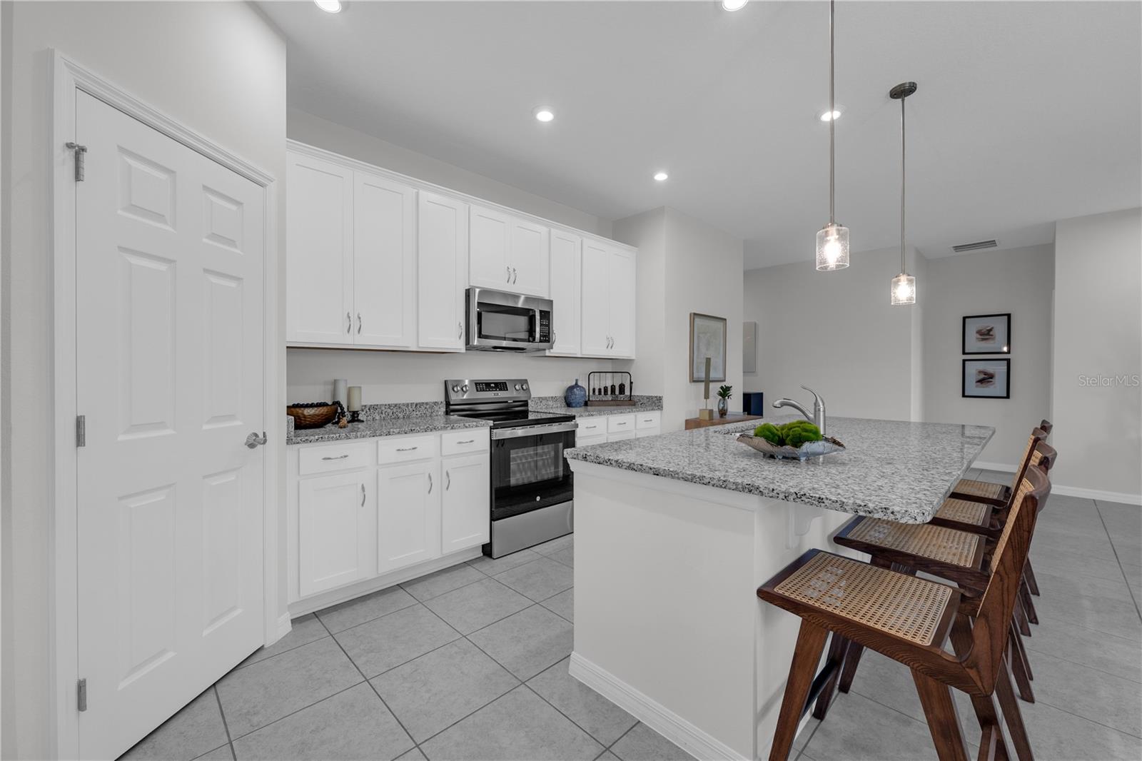 Listing photo id 6 for 5905 Cliffbow Loop