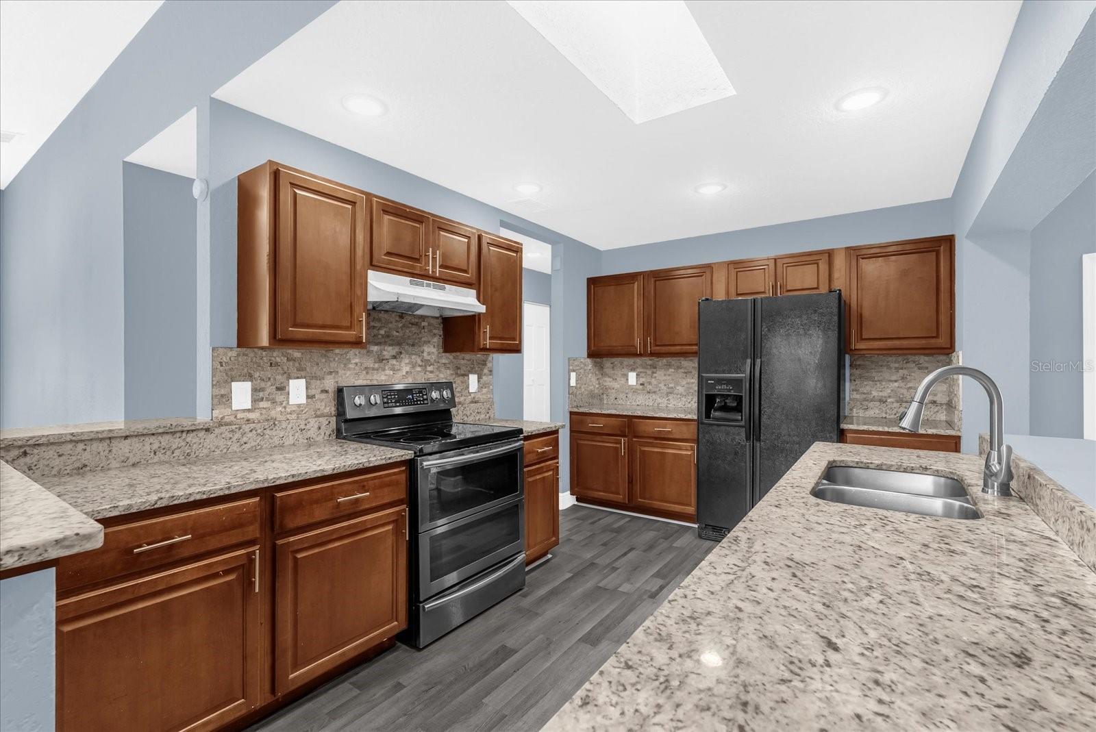 Image 4 of 23 For 2024 Emeralda Court