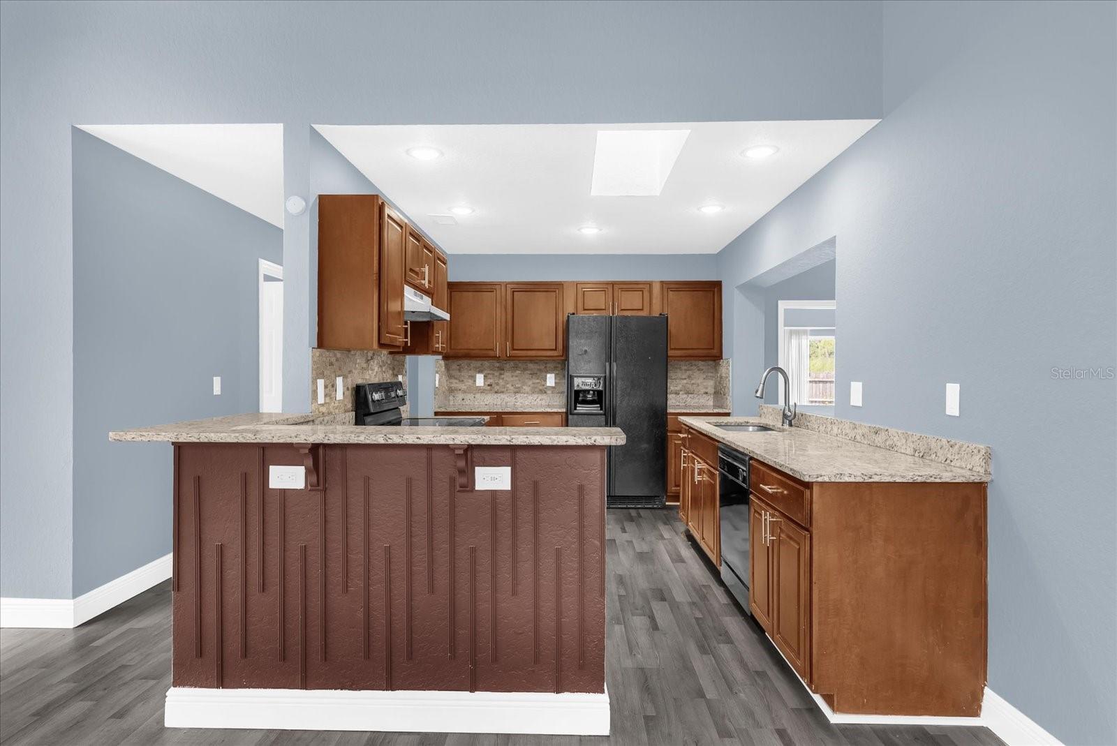 Image 7 of 23 For 2024 Emeralda Court