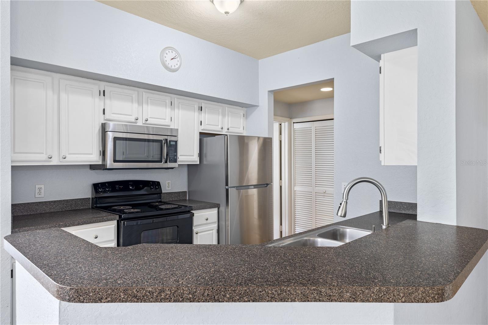 Image 13 of 28 For 6017 Westgate Drive 913