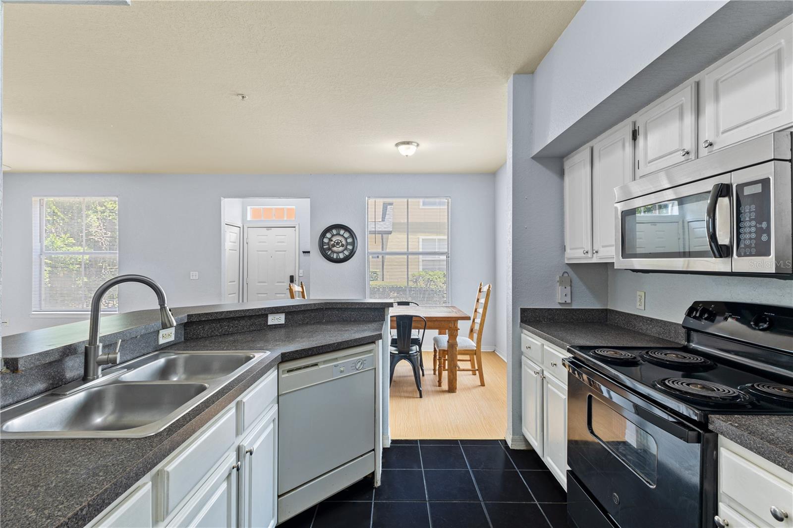 Image 15 of 28 For 6017 Westgate Drive 913