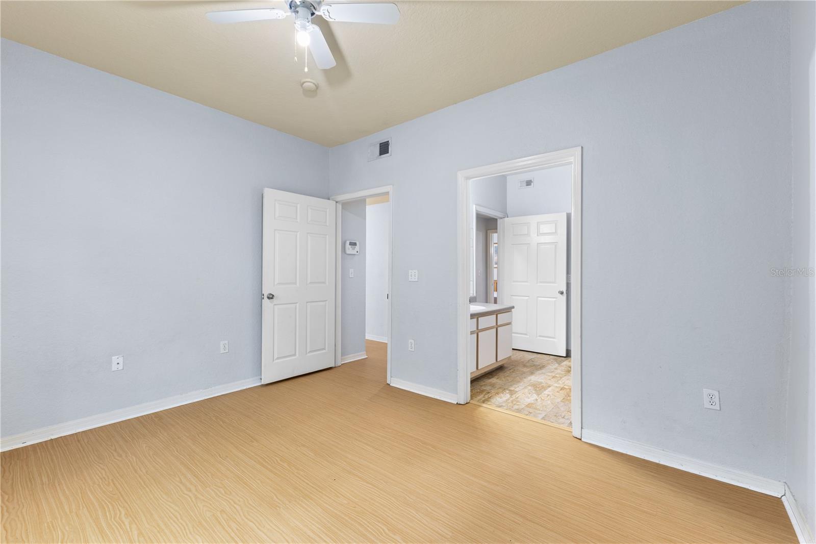 Image 23 of 28 For 6017 Westgate Drive 913