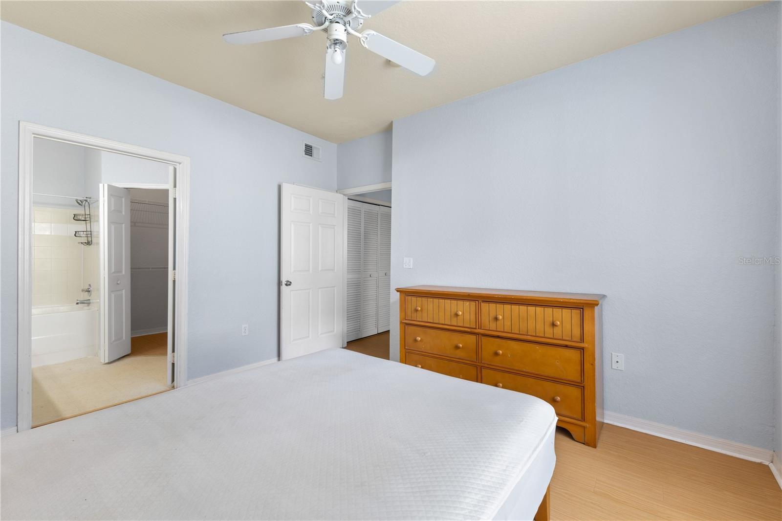 Image 25 of 28 For 6017 Westgate Drive 913