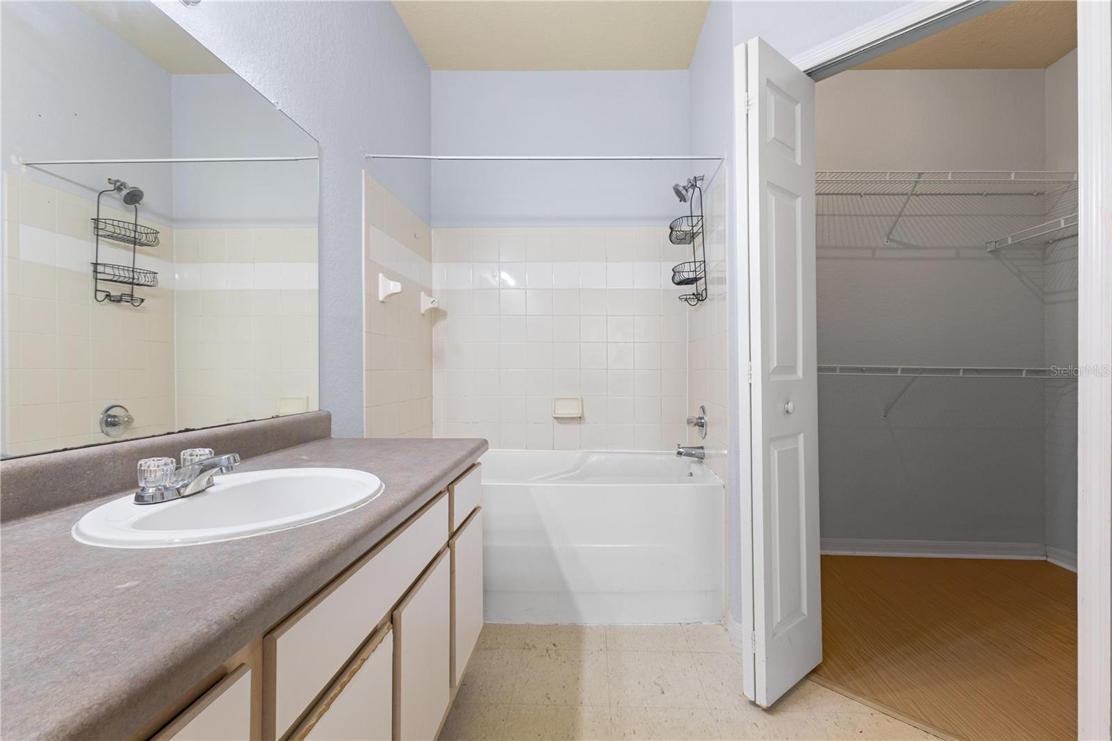 Image 26 of 28 For 6017 Westgate Drive 913