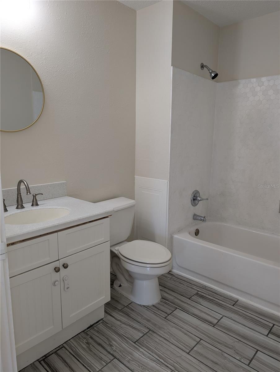 Image 10 of 17 For 611 Campus Street 320