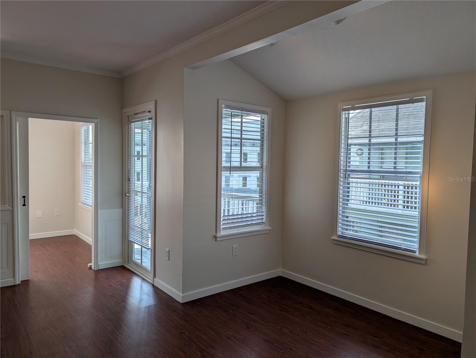 Image 4 of 17 For 611 Campus Street 320