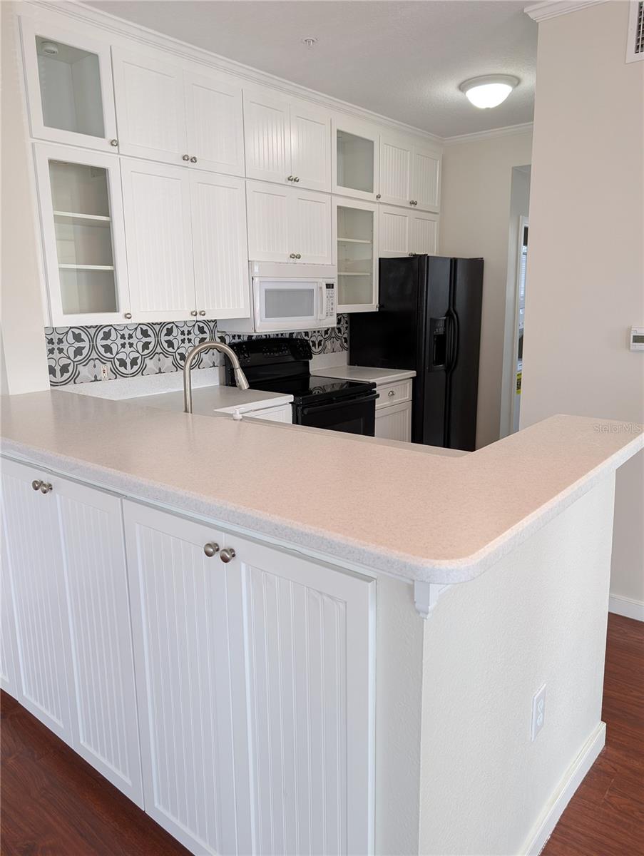 Image 6 of 17 For 611 Campus Street 320