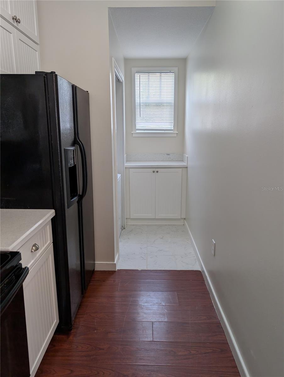 Image 7 of 17 For 611 Campus Street 320
