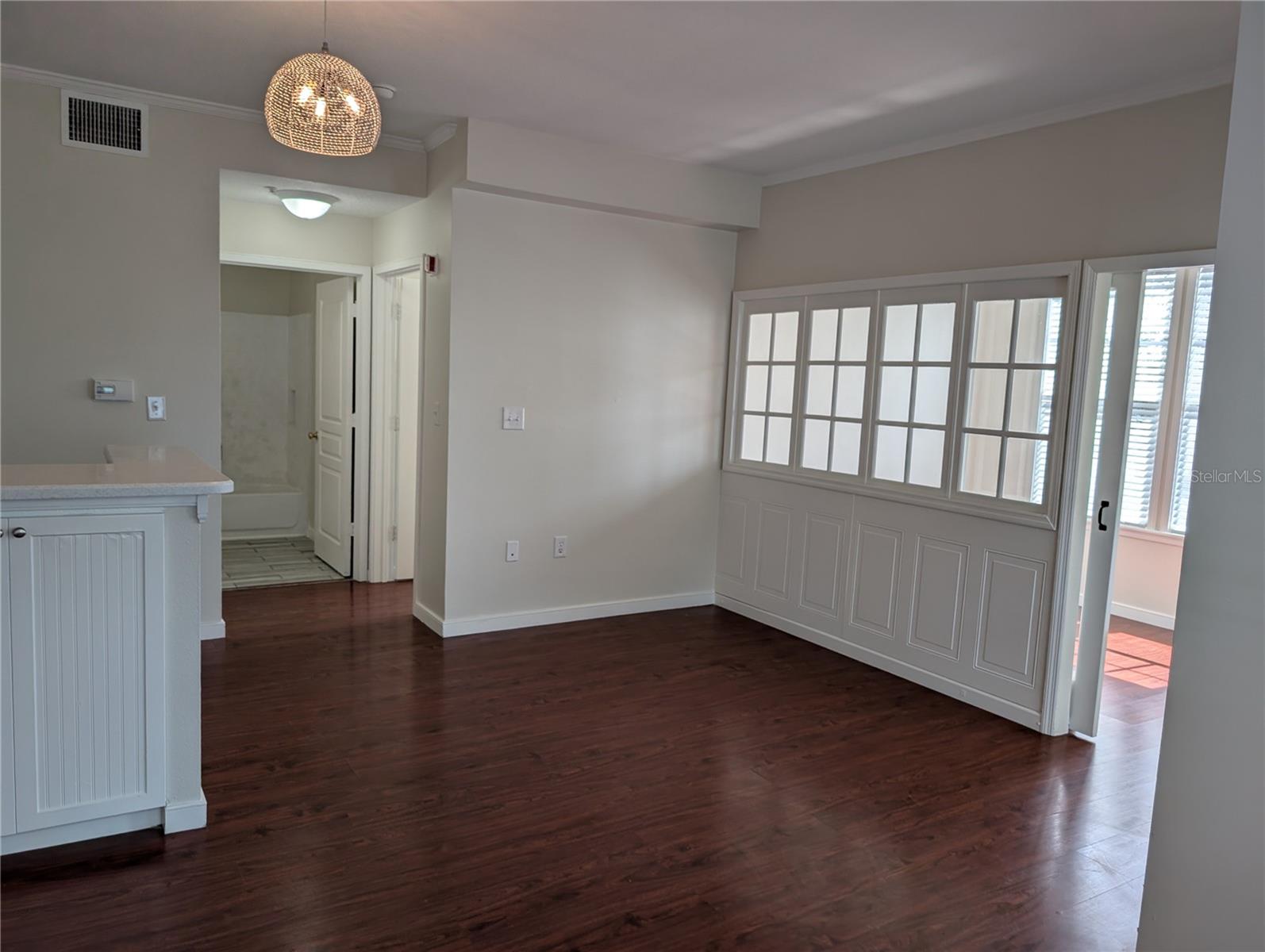 Image 9 of 17 For 611 Campus Street 320