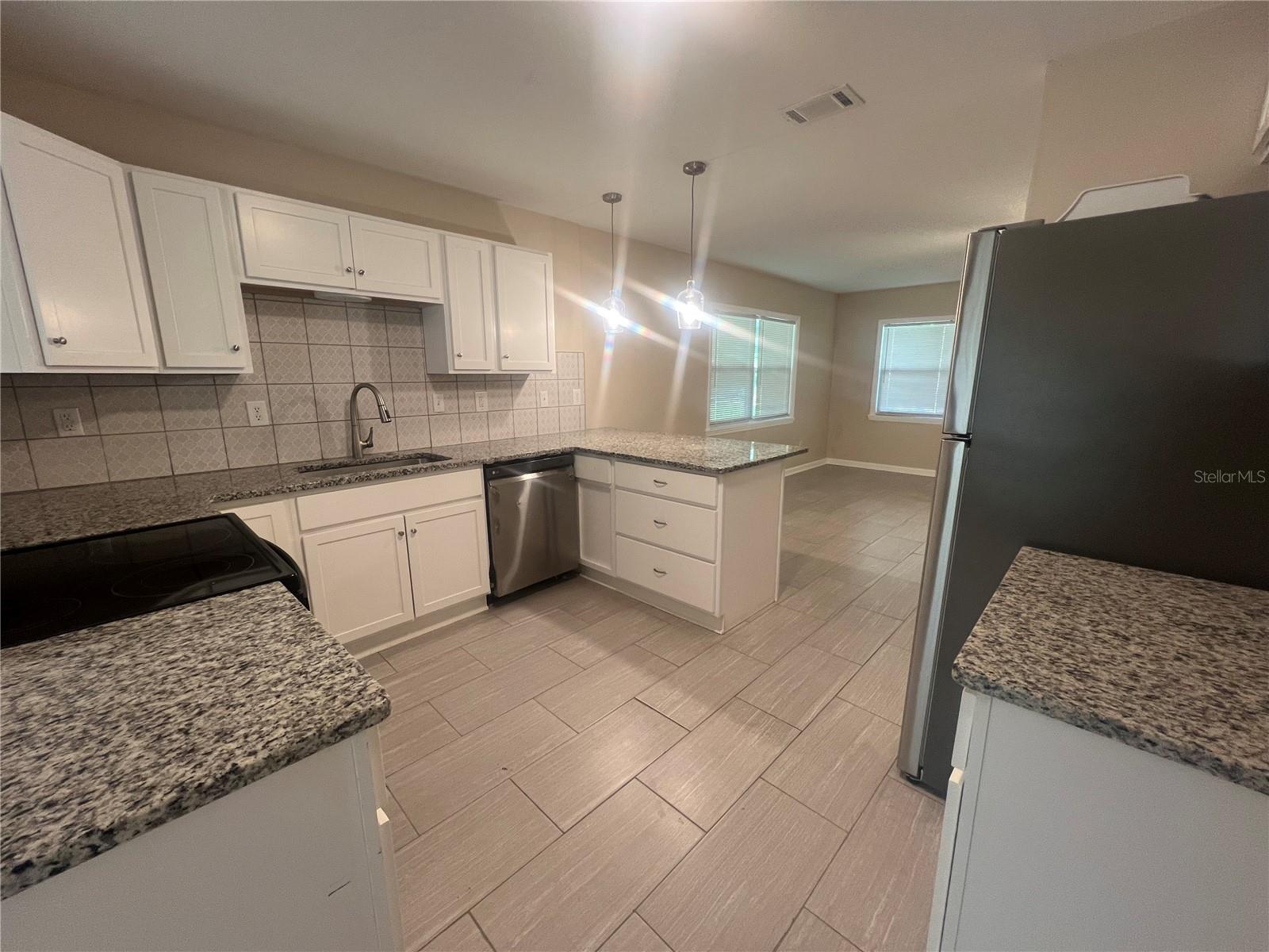 Image 7 of 14 For 711 Clayton Street