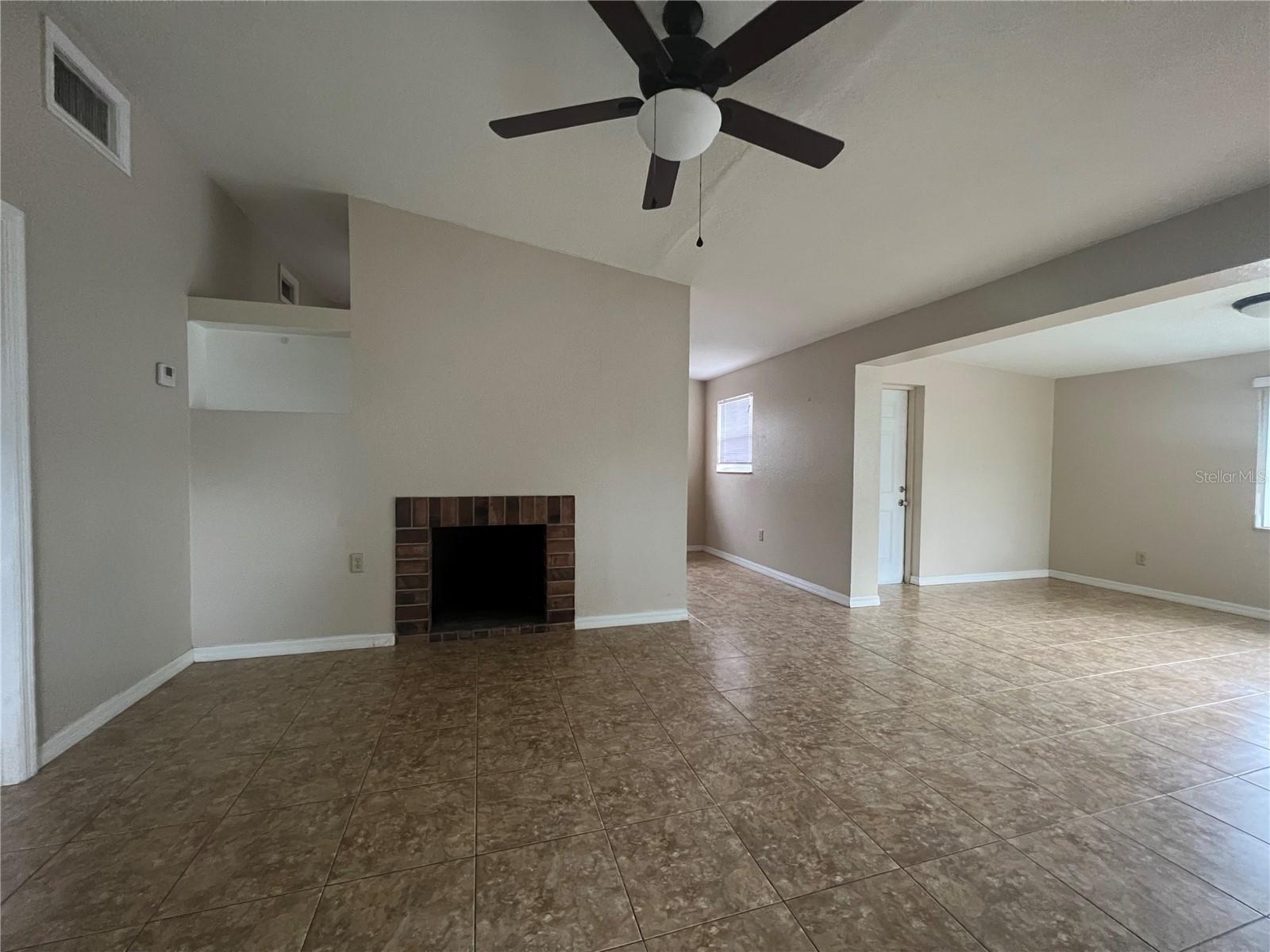 Image 10 of 11 For 1601 Lakeview Court