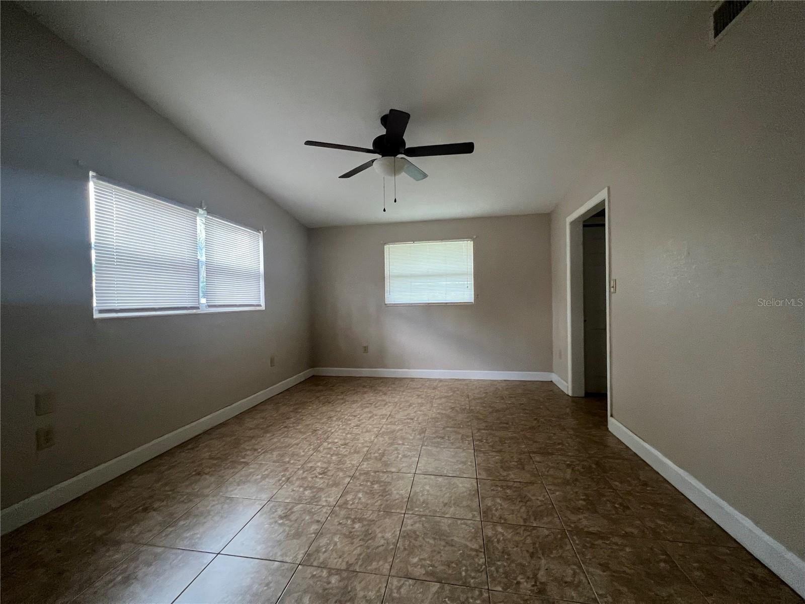 Image 11 of 11 For 1601 Lakeview Court