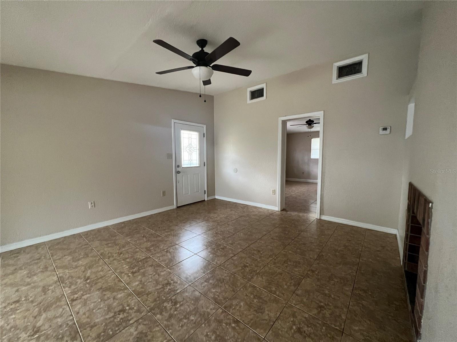 Image 2 of 11 For 1601 Lakeview Court