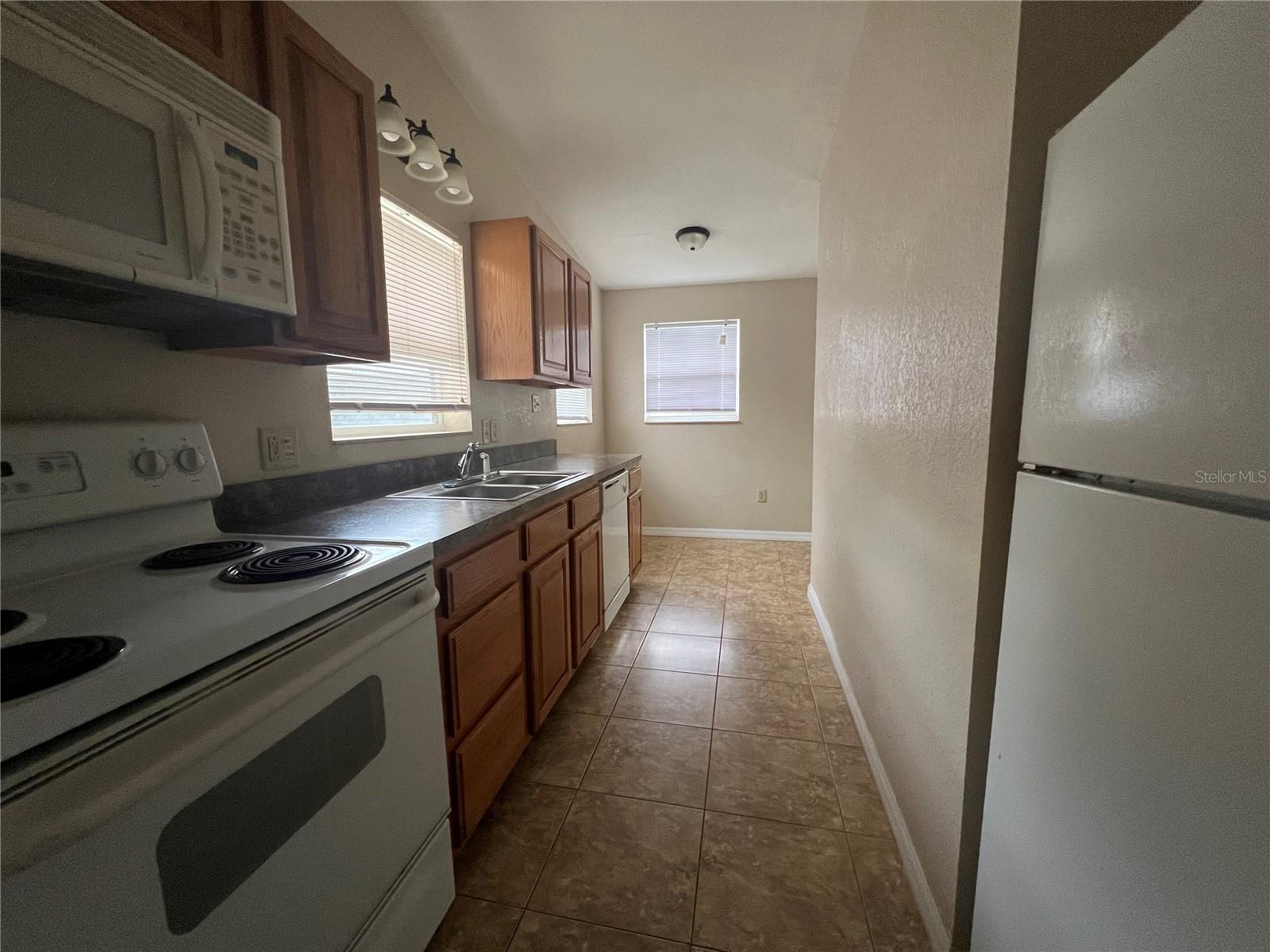 Image 6 of 11 For 1601 Lakeview Court