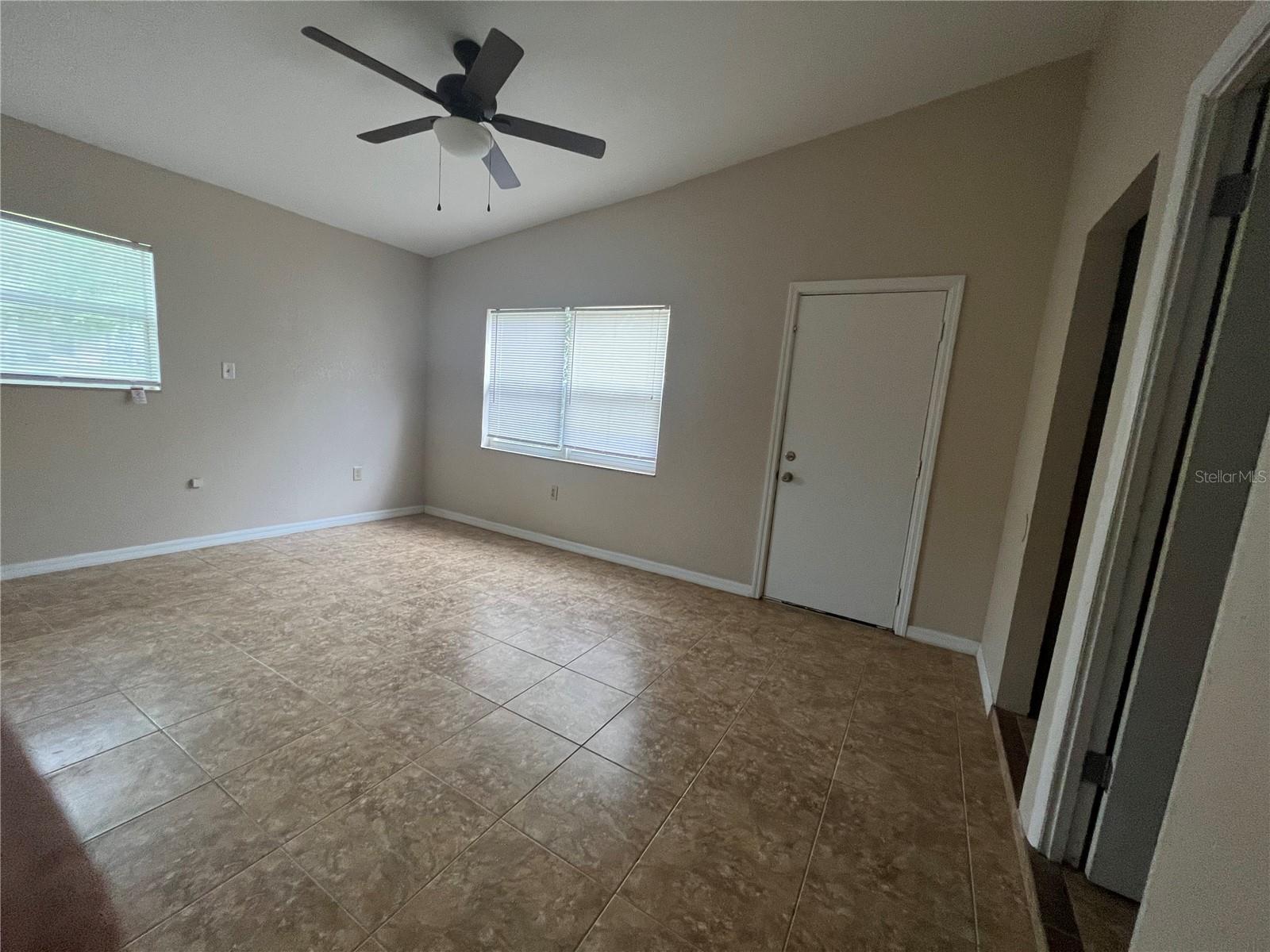 Image 8 of 11 For 1601 Lakeview Court