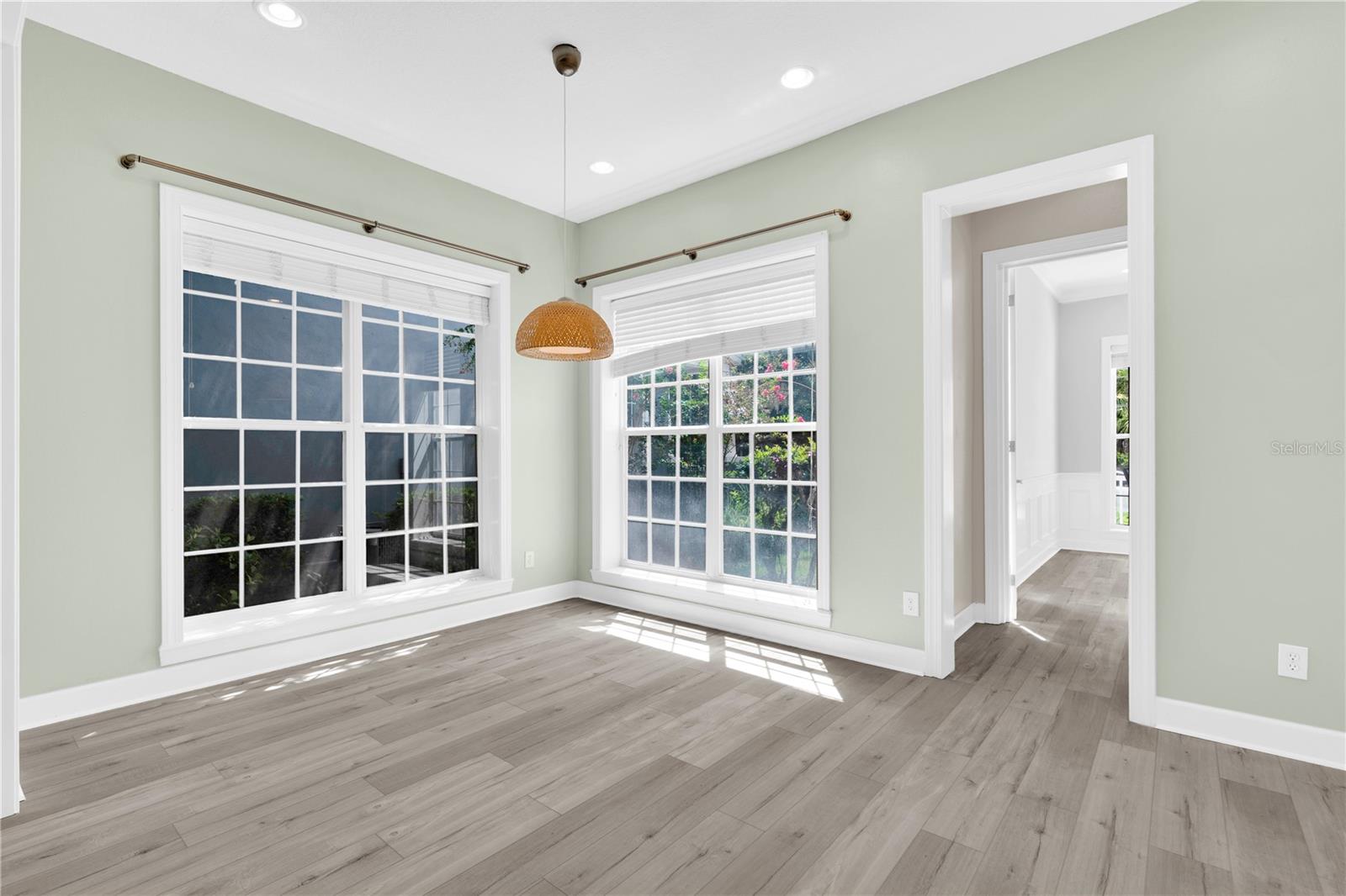 Image 15 of 78 For 1222 Roycroft Ave Avenue