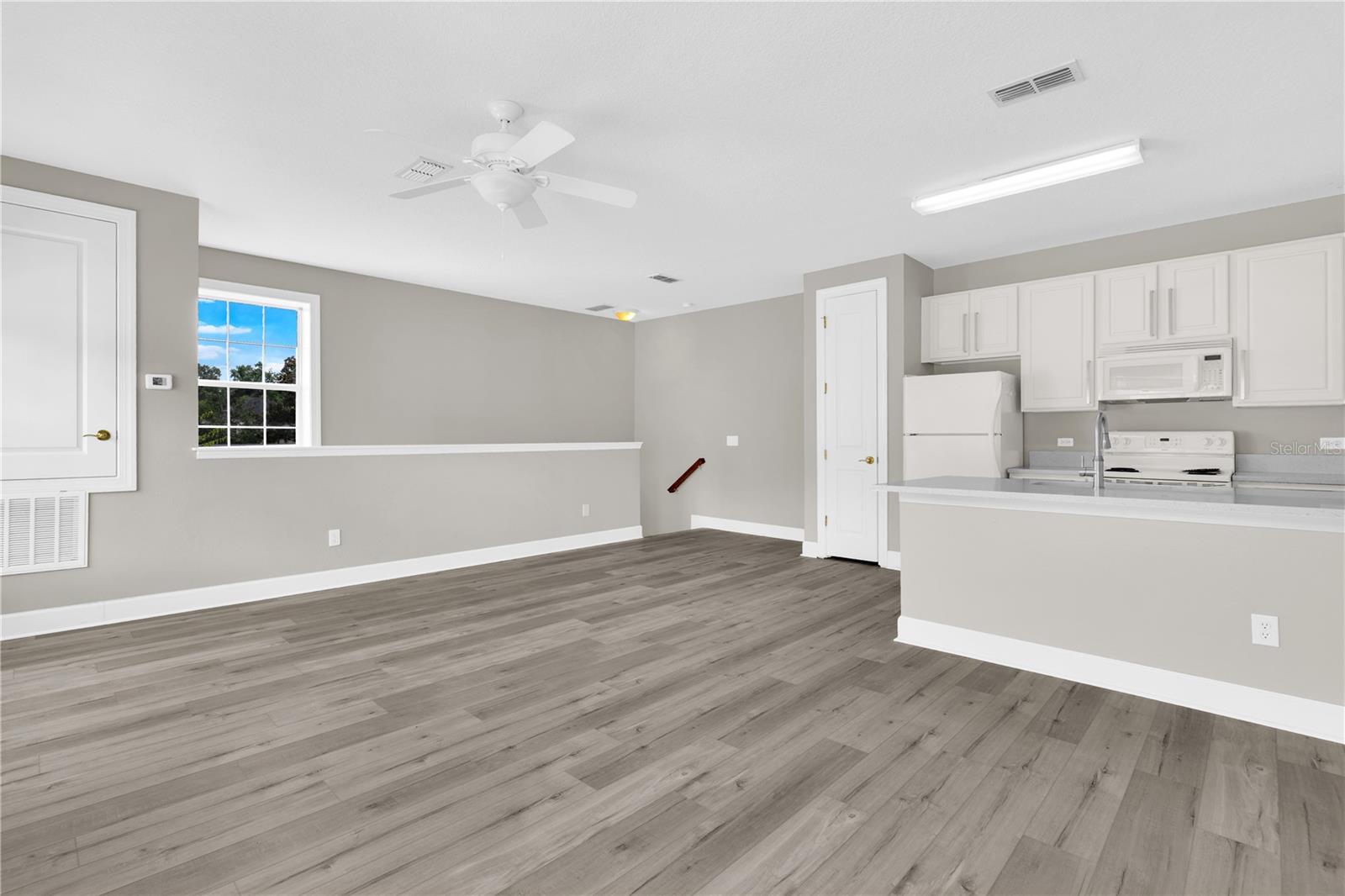 Image 43 of 78 For 1222 Roycroft Ave Avenue