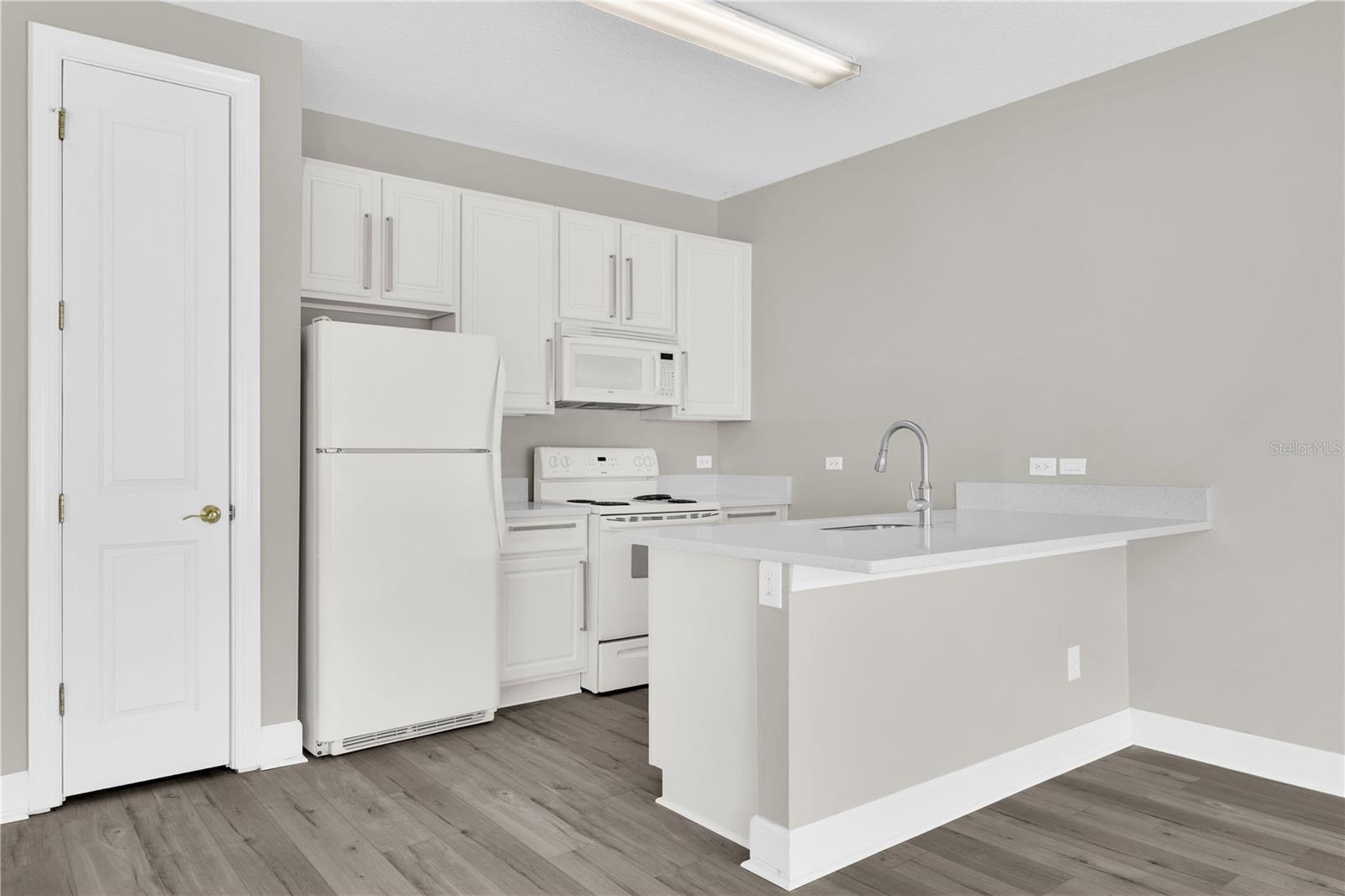 Image 45 of 78 For 1222 Roycroft Ave Avenue