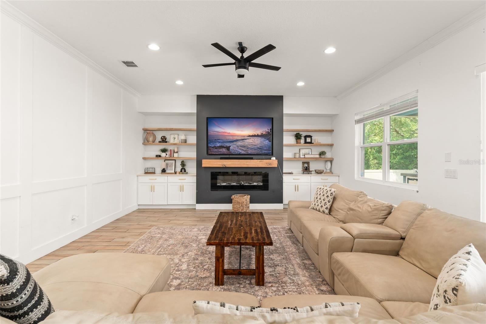 Image 13 of 58 For 2047 Brillante Drive