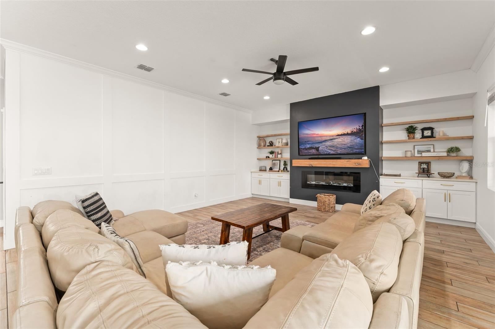 Image 14 of 58 For 2047 Brillante Drive