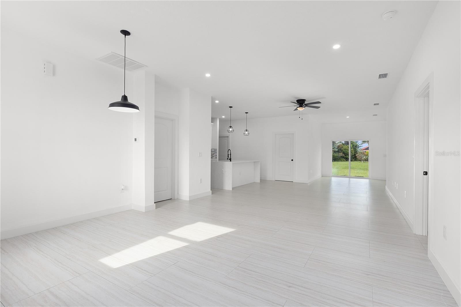 Image 9 of 38 For 26345 Trinilas Drive