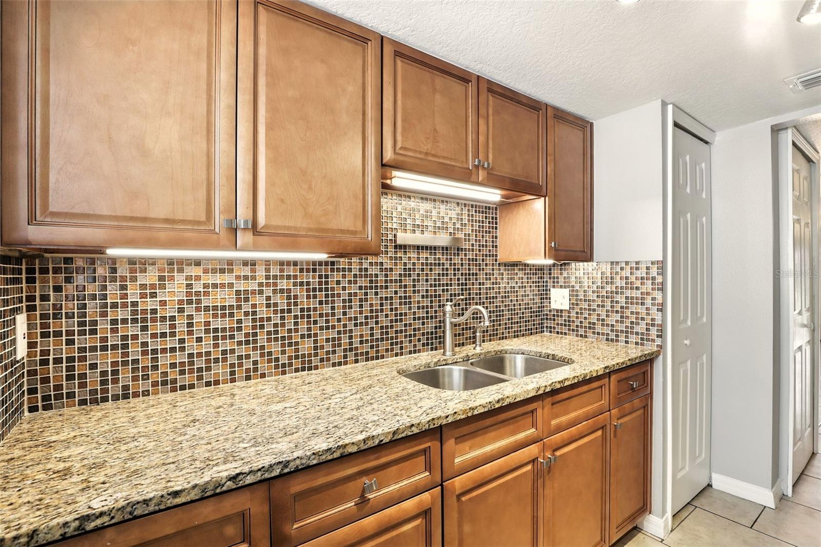 Image 6 of 46 For 4786 Tangerine Avenue 4786