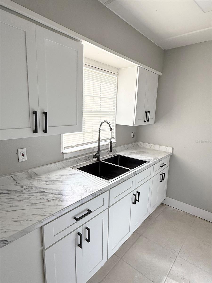 Image 6 of 13 For 302 Spring Garden Avenue A01