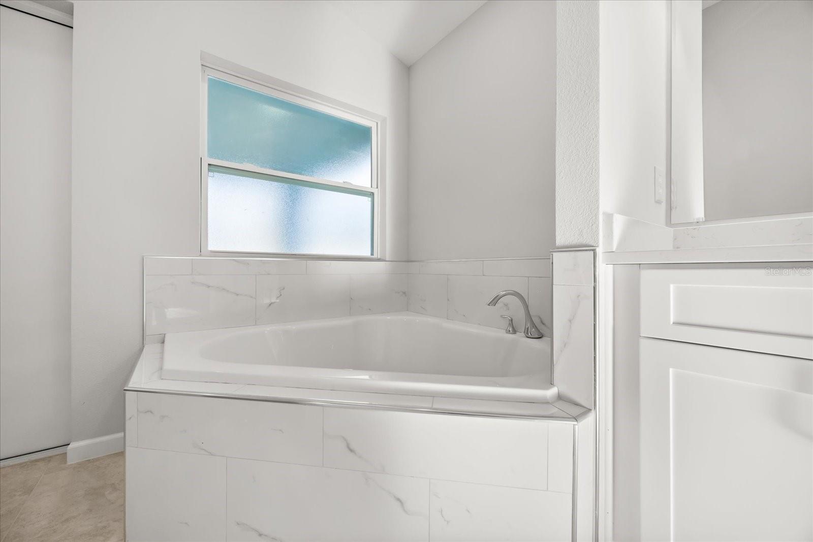 Image 11 of 33 For 541 Rhodes Drive