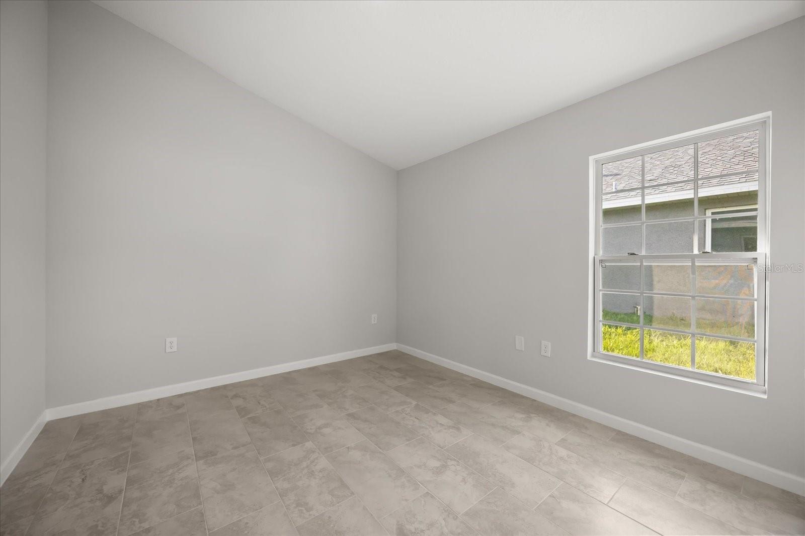 Image 13 of 33 For 541 Rhodes Drive