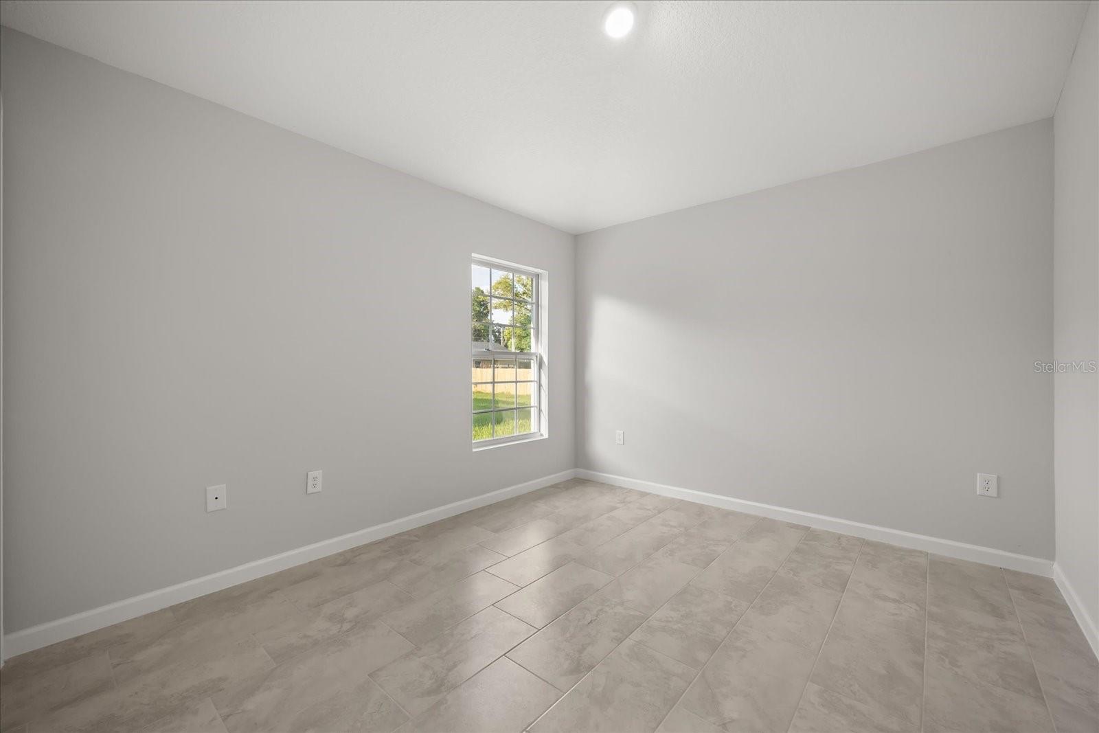 Image 17 of 33 For 541 Rhodes Drive