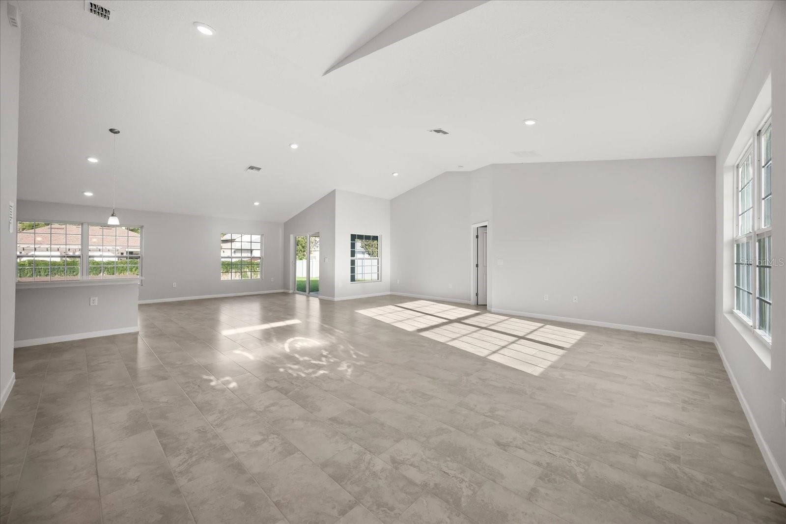 Image 21 of 33 For 541 Rhodes Drive