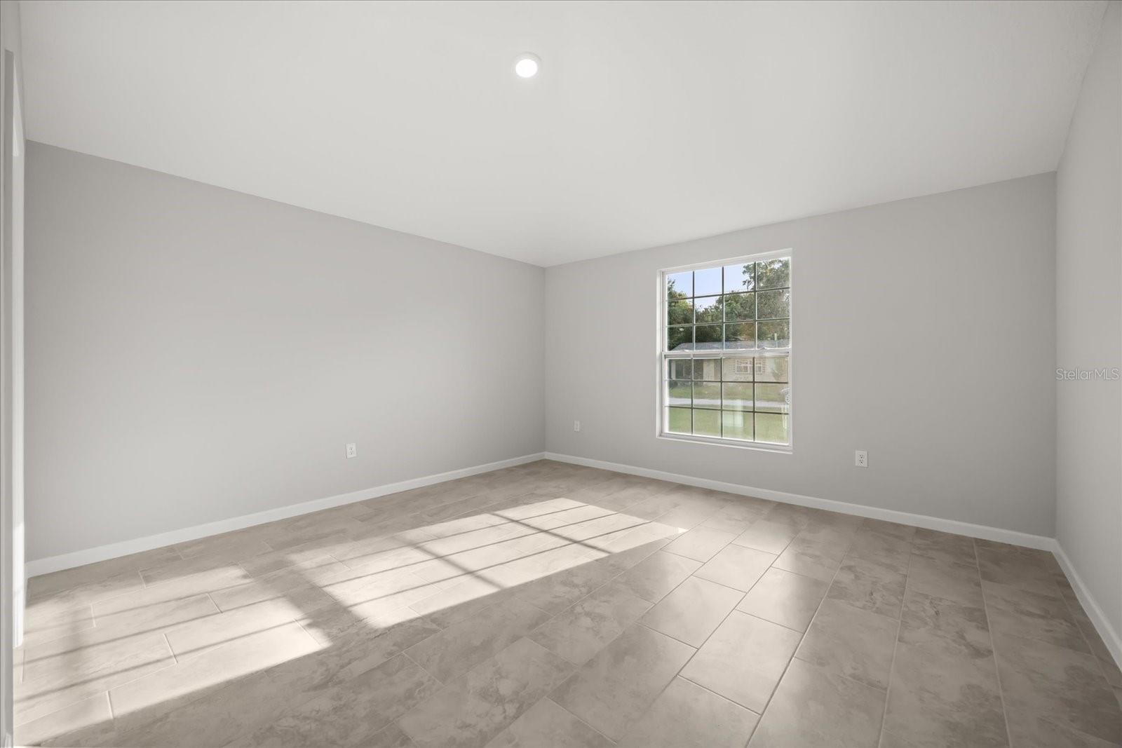 Image 9 of 33 For 541 Rhodes Drive