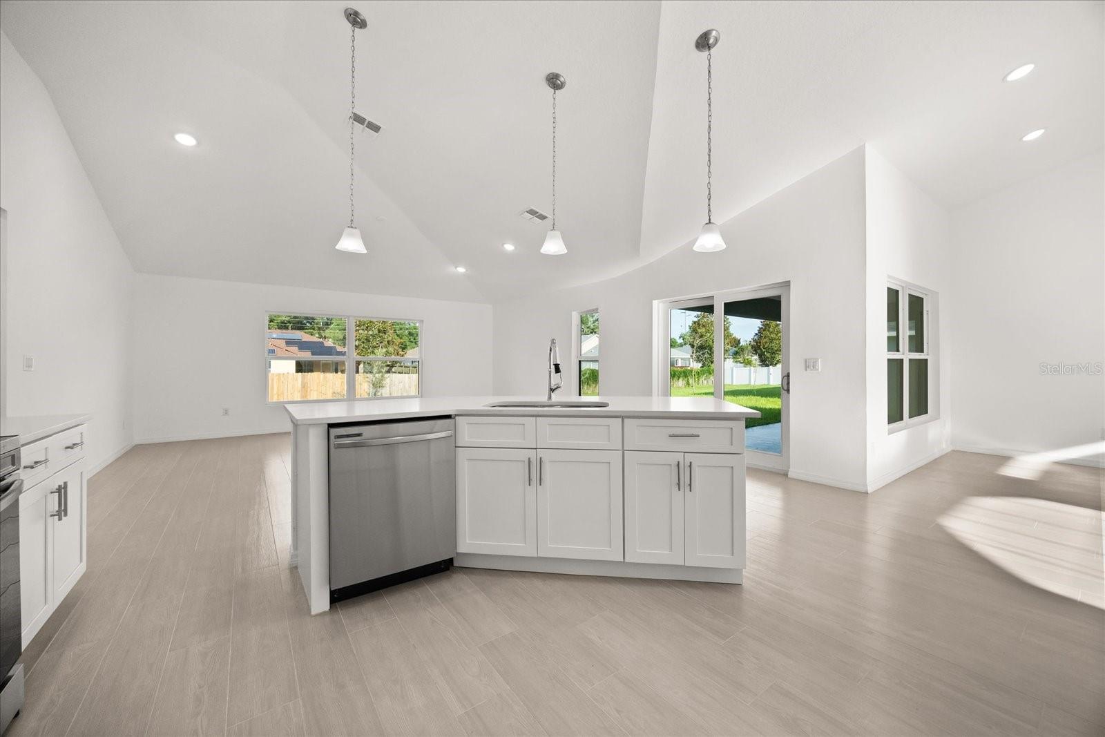 Image 10 of 34 For 531 Rhodes Drive