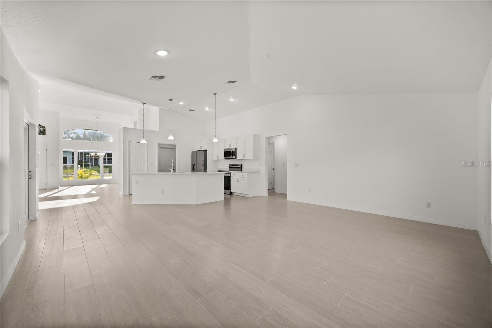 Image 12 of 34 For 531 Rhodes Drive