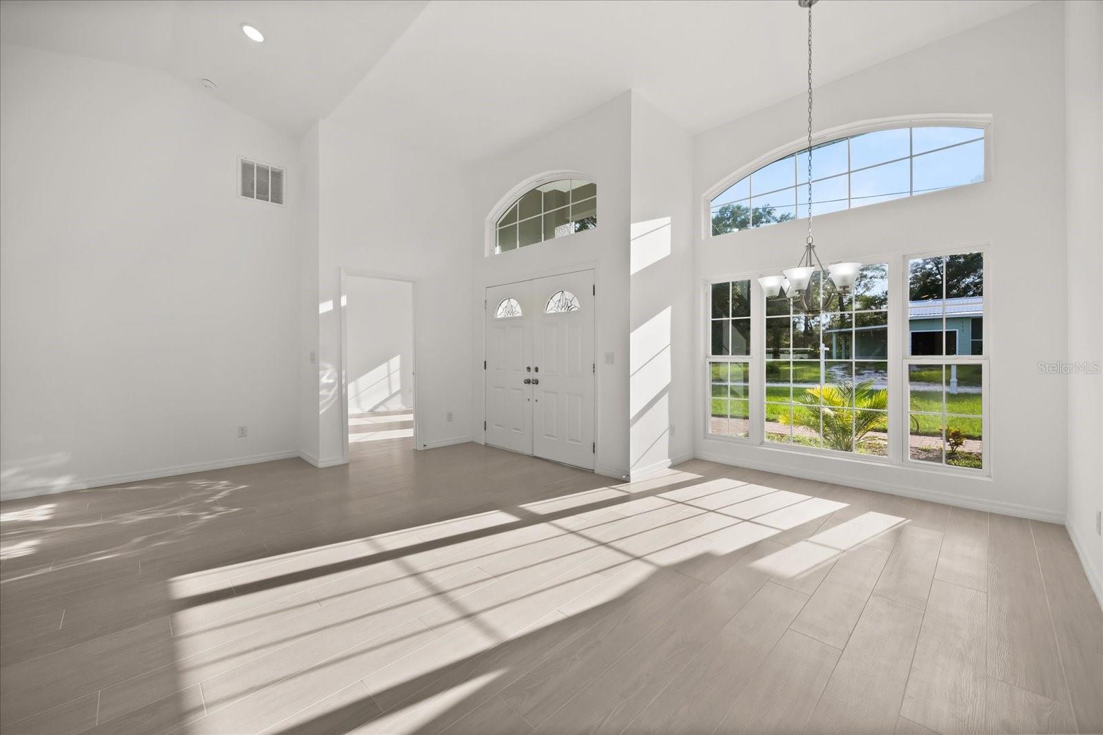 Image 13 of 34 For 531 Rhodes Drive