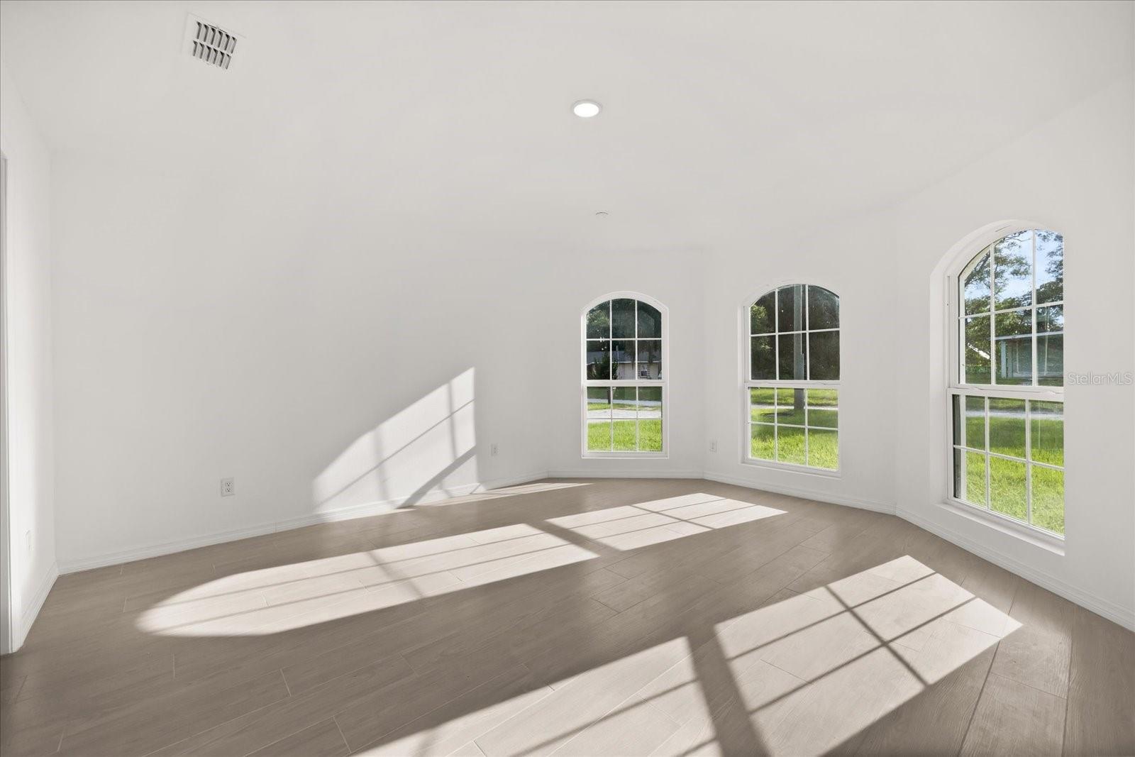 Image 17 of 34 For 531 Rhodes Drive