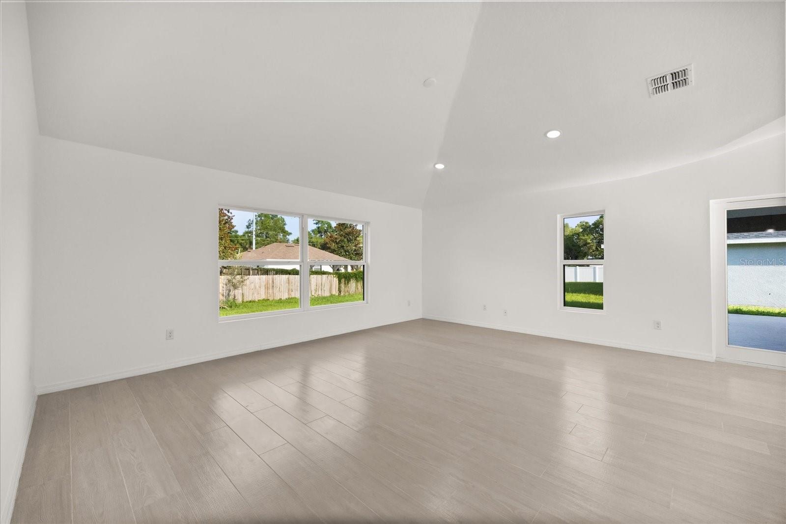Image 21 of 34 For 531 Rhodes Drive