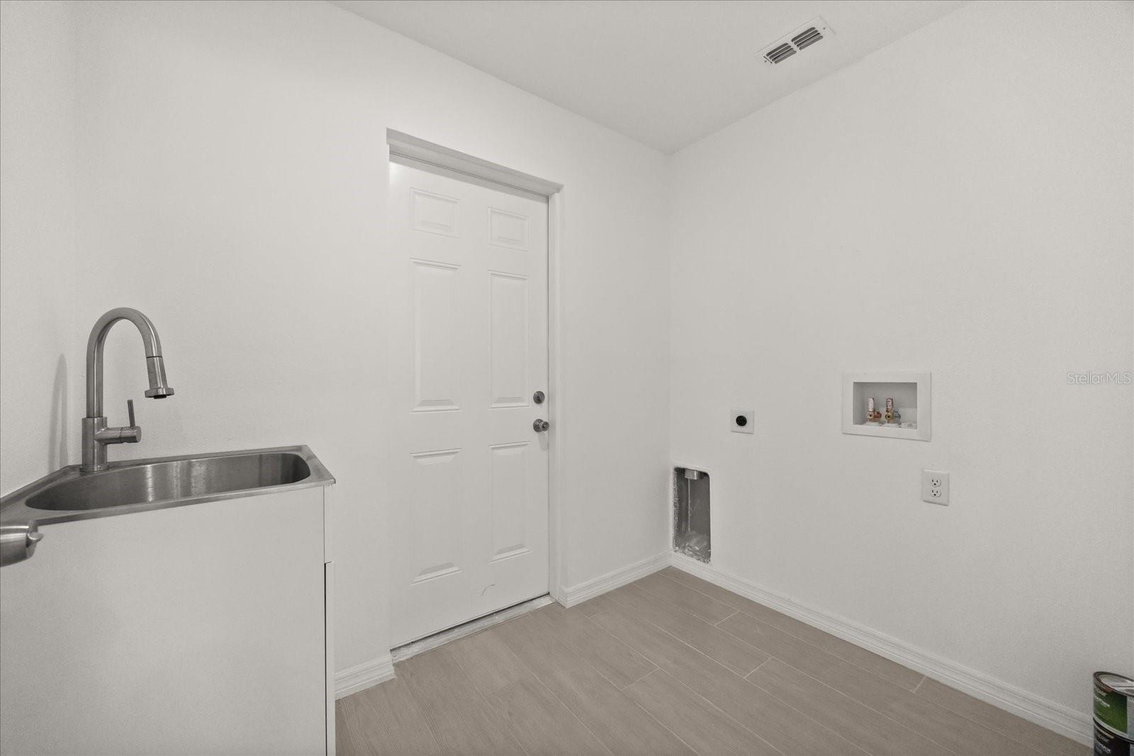 Image 30 of 34 For 531 Rhodes Drive