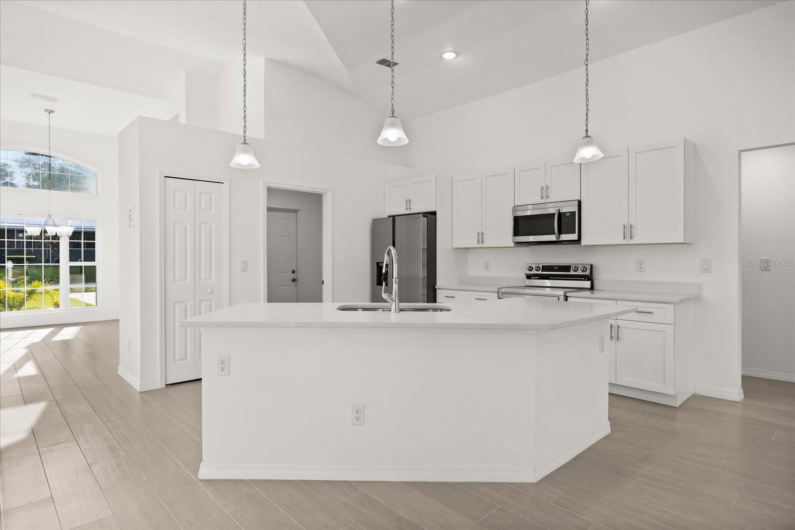 Image 7 of 34 For 531 Rhodes Drive