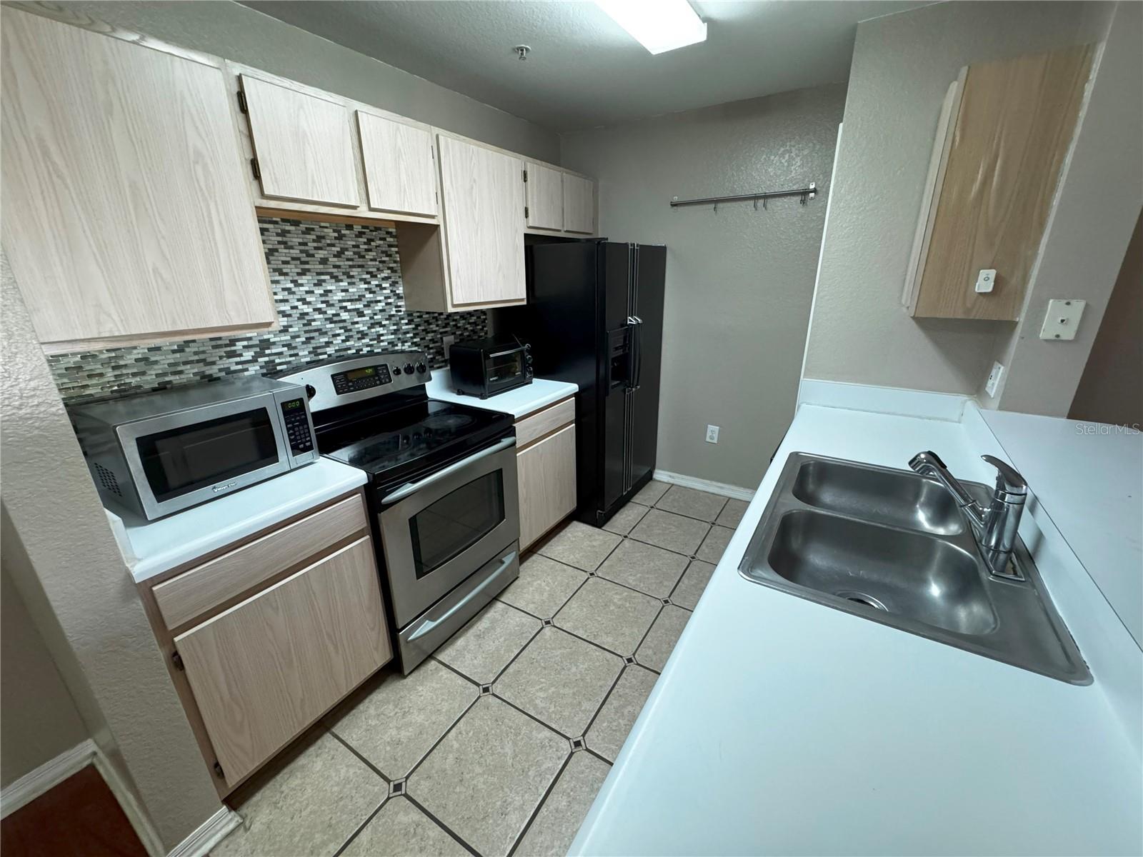 Image 6 of 19 For 5455 Vineland Road 3210