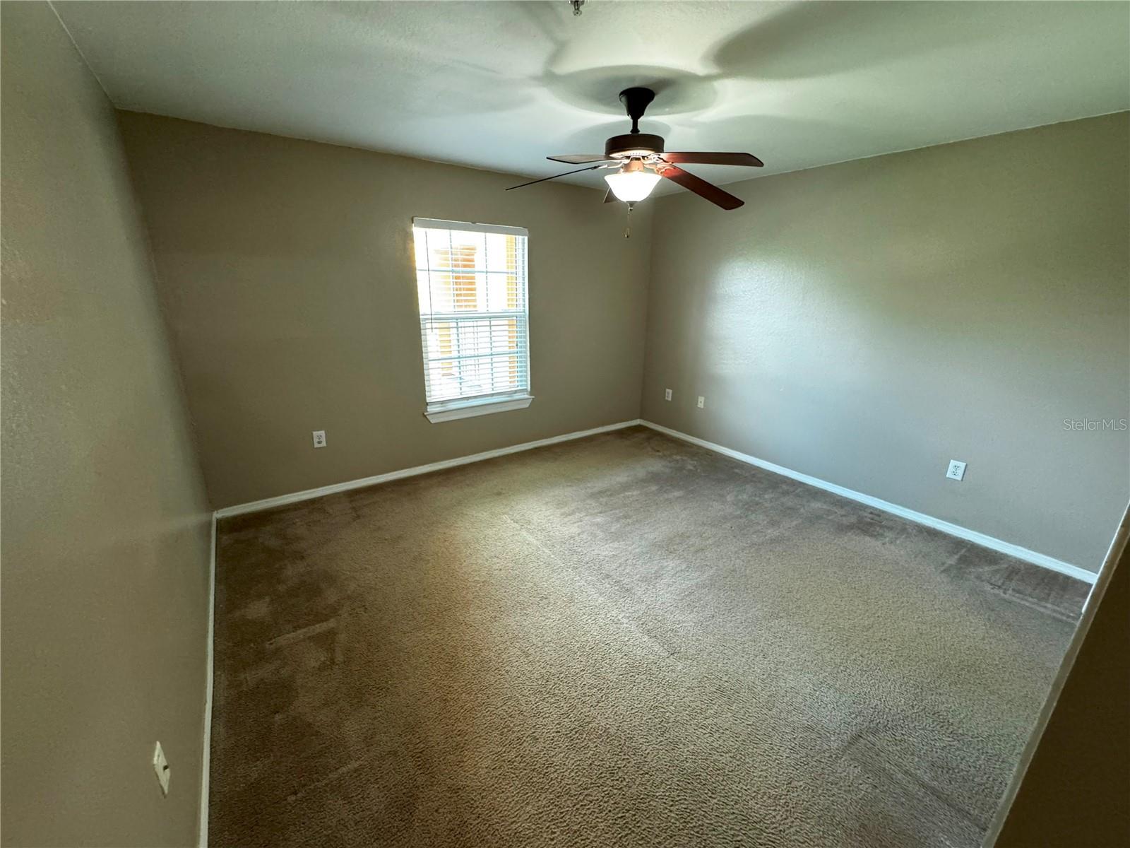 Image 9 of 19 For 5455 Vineland Road 3210