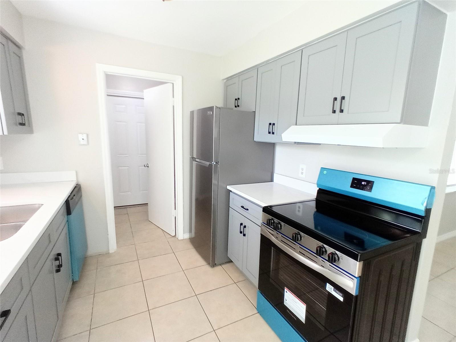 Image 2 of 5 For 2427 Chase Avenue B